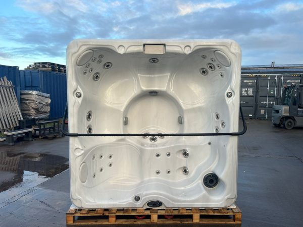 jacuzzi j 235