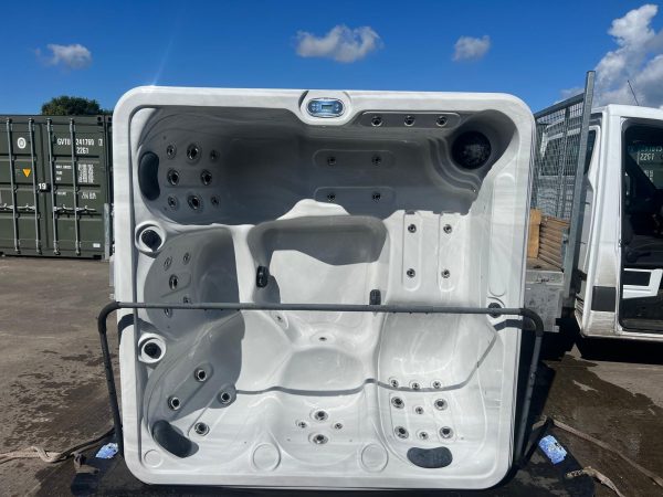 atlantis hot tub