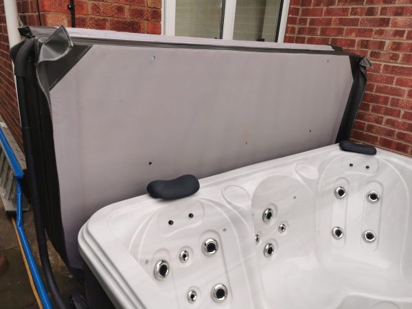 atlantis hot tub