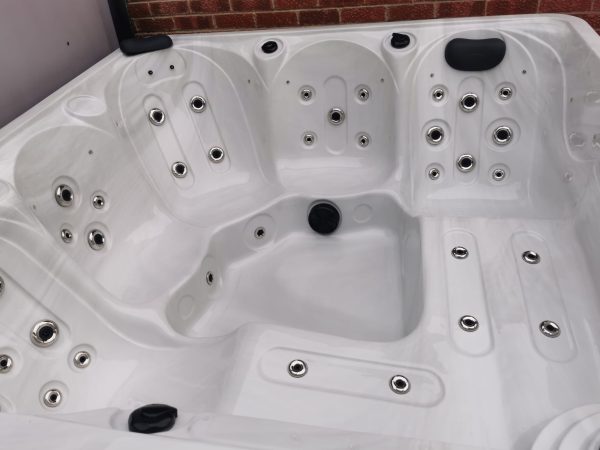atlantis hot tub