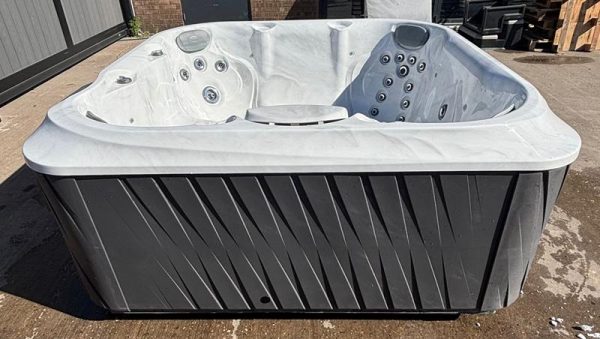 Jacuzzi J-225 - Image 17