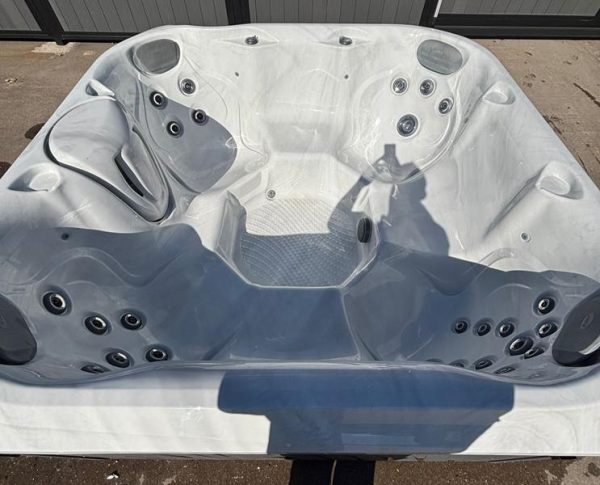 Jacuzzi J-225 - Image 21