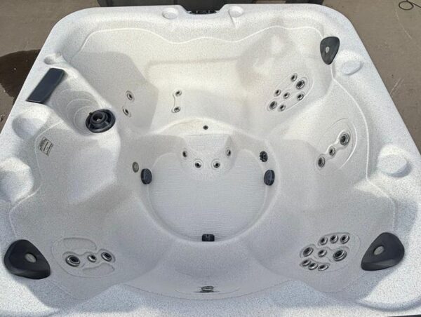 getaway 6 hot tub