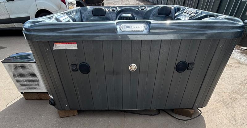 orca leisure chaser ii + 3kw air source heat pump