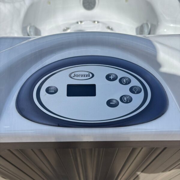 jacuzzi 7 seater
