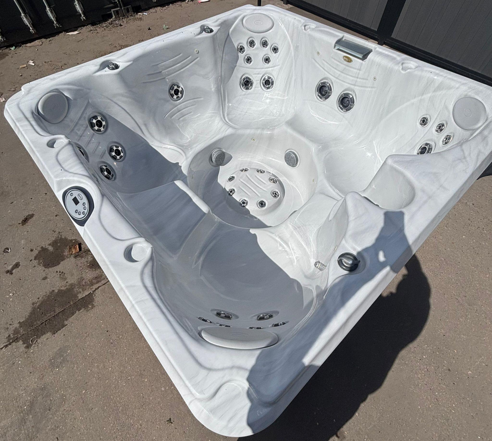 jacuzzi 7 seater