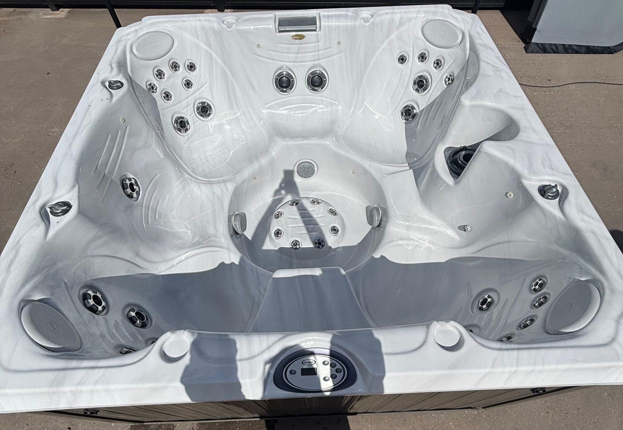 jacuzzi 7 seater