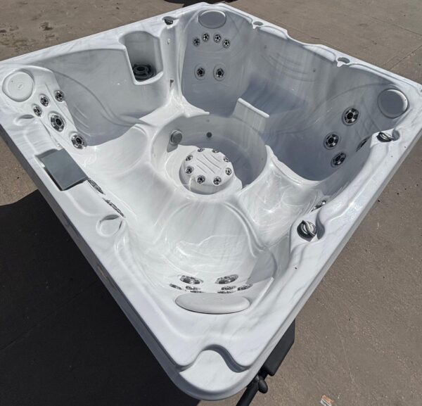 jacuzzi 7 seater