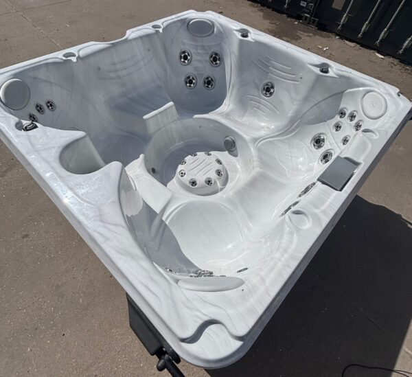 jacuzzi 7 seater