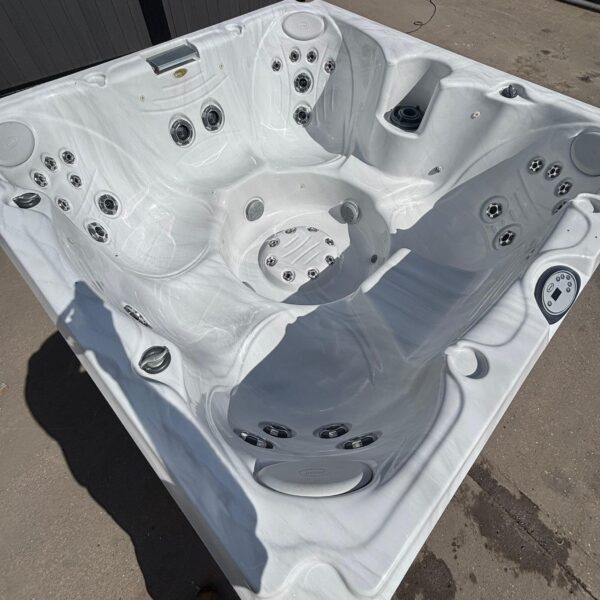 jacuzzi 7 seater