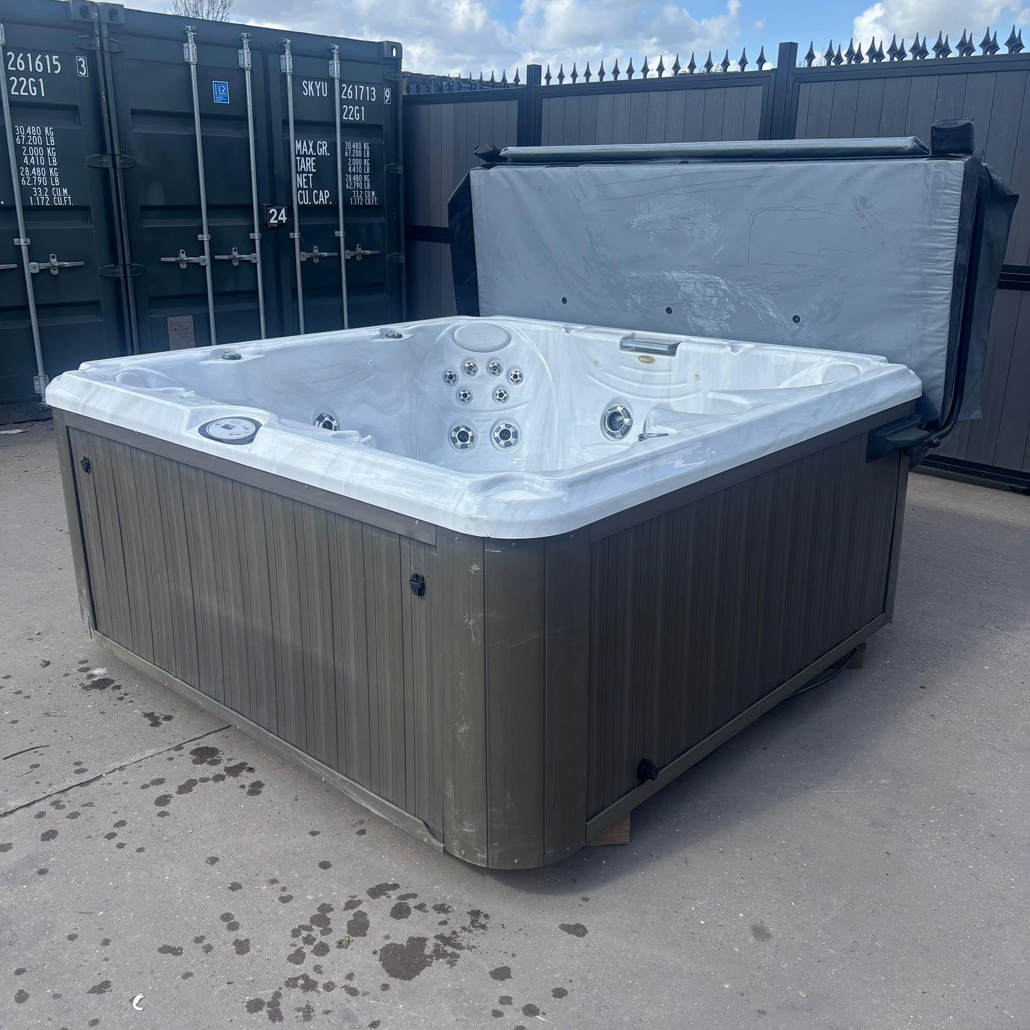 jacuzzi 7 seater
