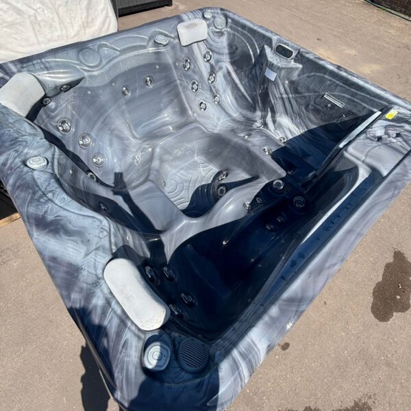 wellis pluto + 7 kw air source heat pump