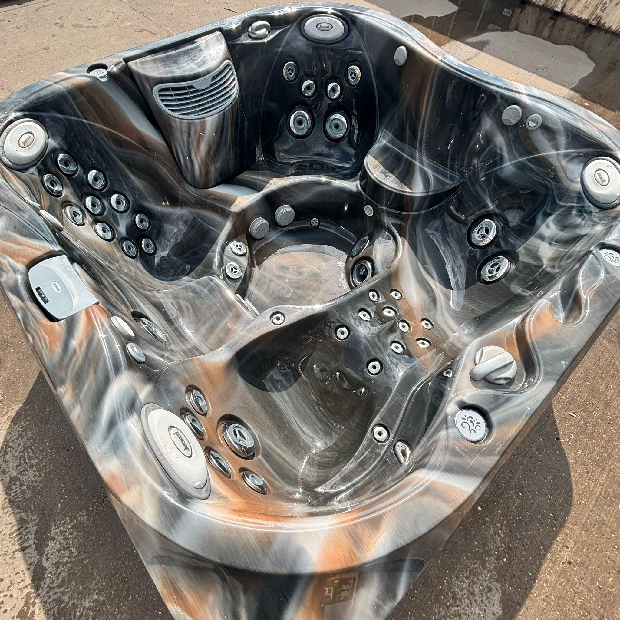 j 335 jacuzzi