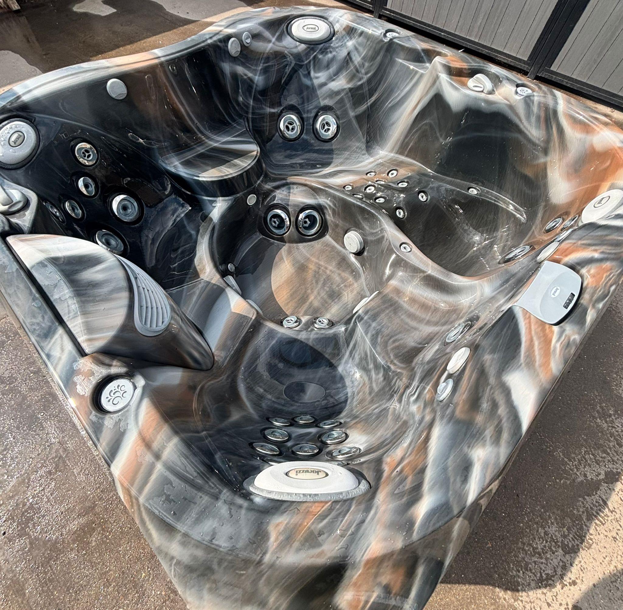 j 335 jacuzzi
