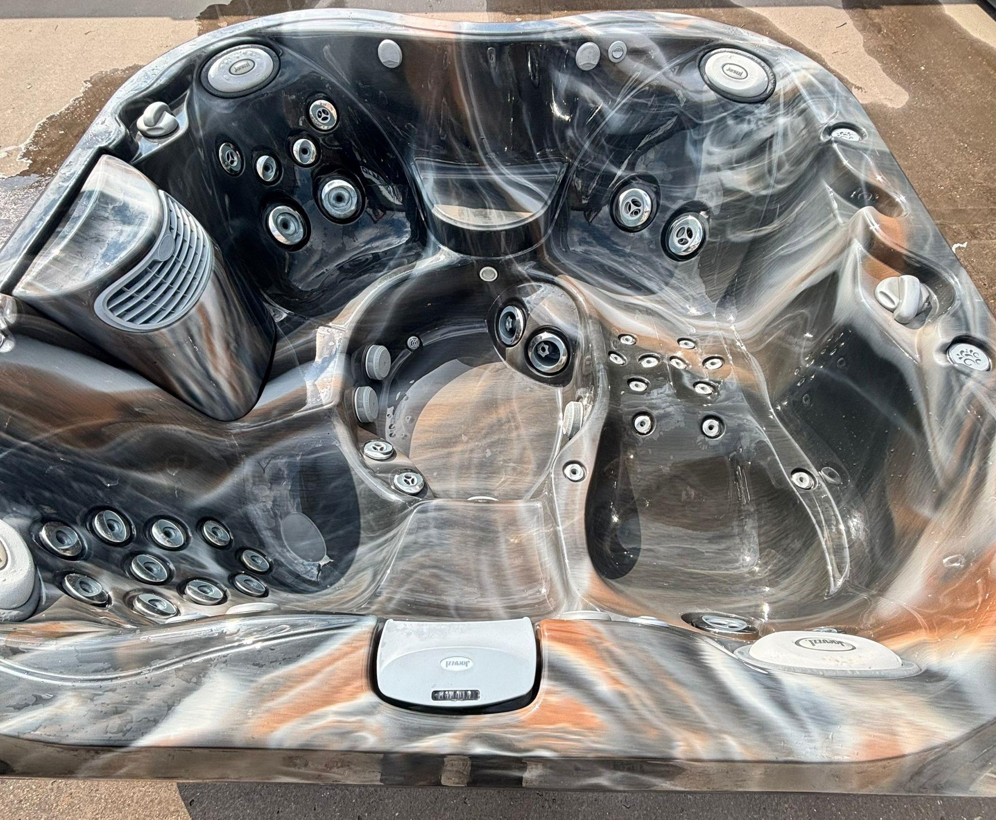 j 335 jacuzzi