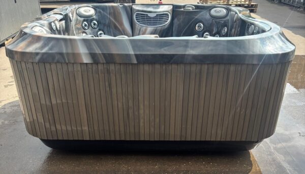 j 335 jacuzzi