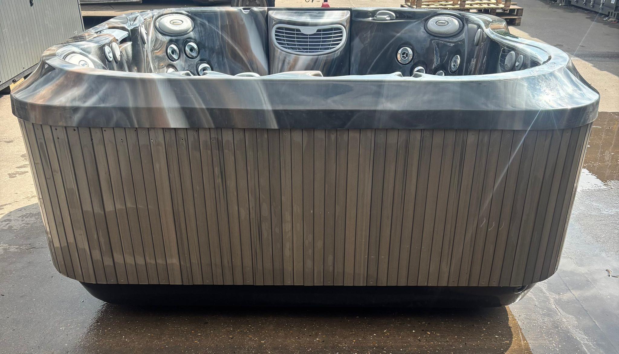 j 335 jacuzzi