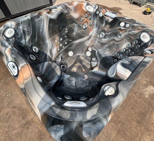 j 335 jacuzzi
