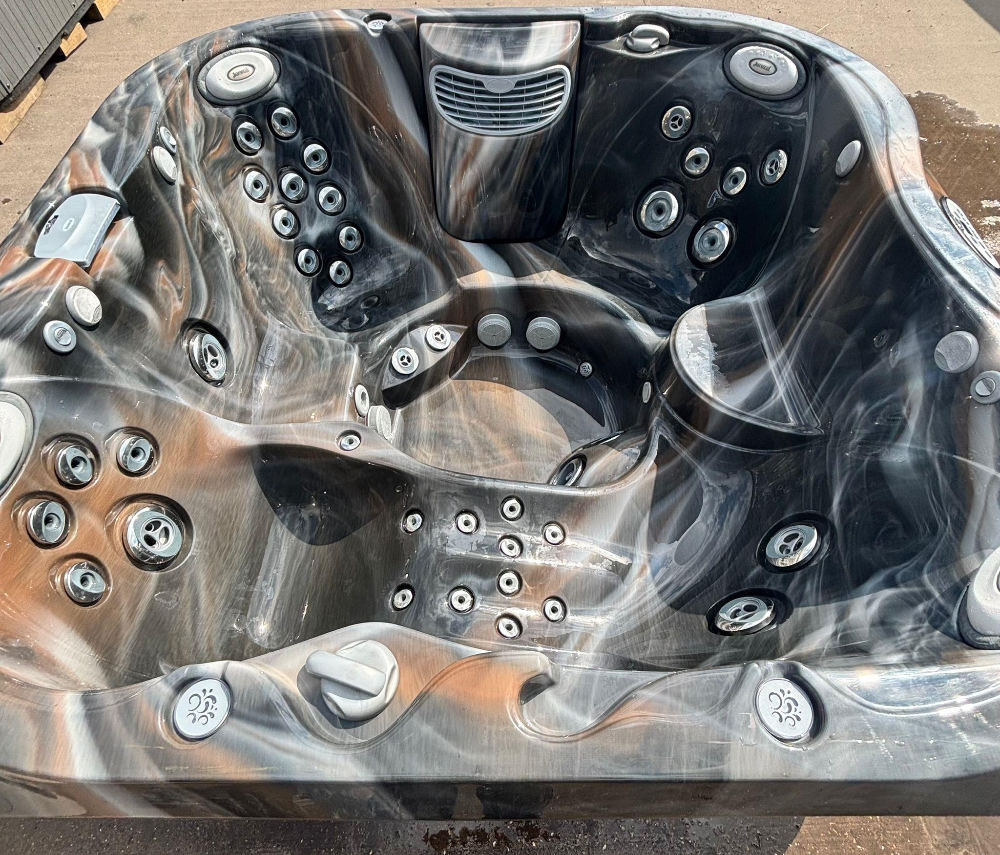 j 335 jacuzzi