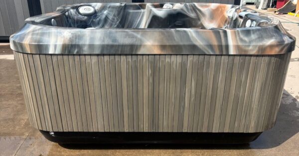 j 335 jacuzzi