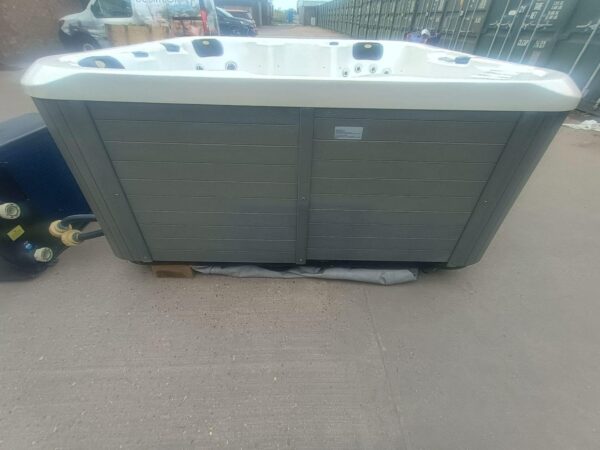 Luxury Resort + 7kw heat pump