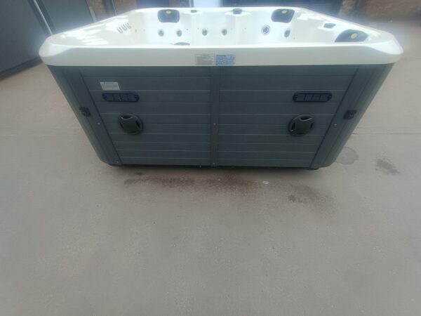 Luxury Resort + 7kw heat pump