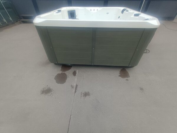 Luxury Resort + 7kw heat pump