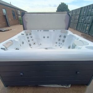 Malaga LifeDeluxe Hot Tub + 3kW heat pump