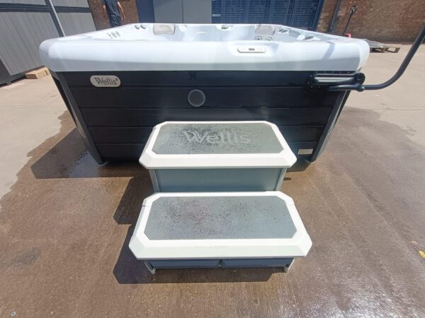 Malaga LifeDeluxe Hot Tub + 3kW heat pump