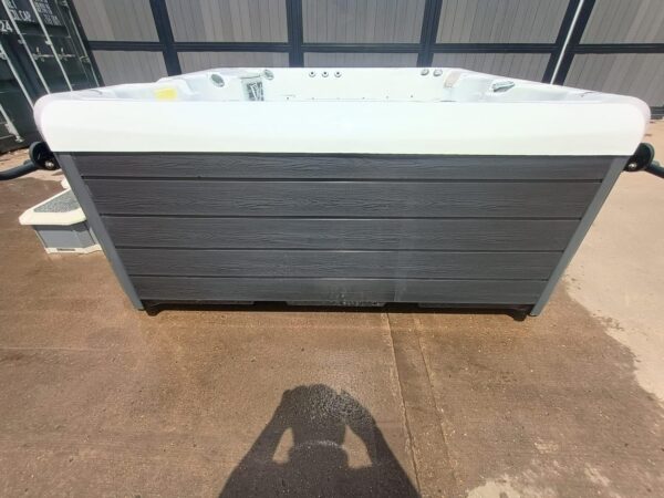 Malaga LifeDeluxe Hot Tub + 3kW heat pump