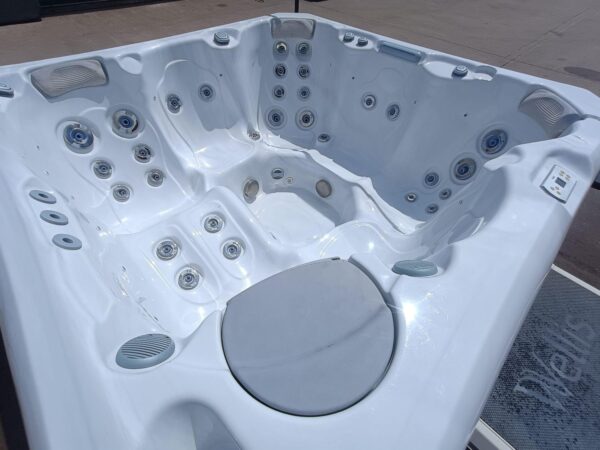 Malaga LifeDeluxe Hot Tub + 3kW heat pump